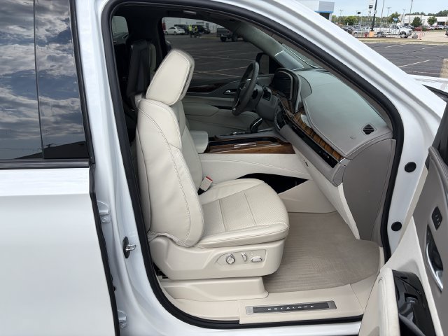 Used 2024 Cadillac Escalade Sport Platinum w/ LPO, ONYX Package AWD/4WD image 19