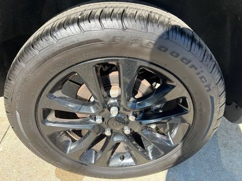 Certified 2021 Jeep Grand Cherokee Laredo X AWD/4WD image 7
