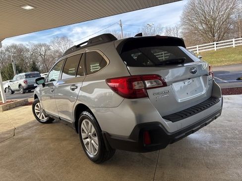 Used 2018 Subaru Outback 2.5i Premium image 11