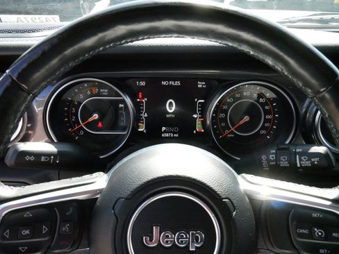 Used 2020 Jeep Wrangler Unlimited Sahara AWD/4WD image 21