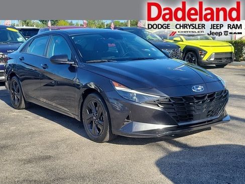 Used 2022 Hyundai Elantra SEL w/ Convenience Package FWD image 1