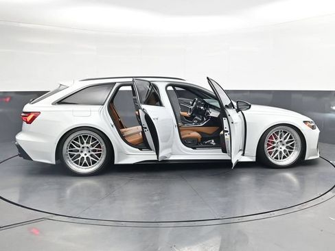 Used 2022 Audi RS 6 w/ Carbon Optic Package AWD/4WD image 34