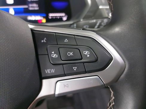 Used 2022 Volkswagen Tiguan SE AWD/4WD image 17