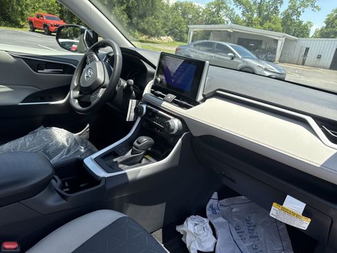 New 2025 Toyota RAV4 XLE image 33