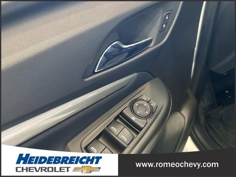 Used 2022 Chevrolet Bolt EUV LT w/ Convenience Package image 11