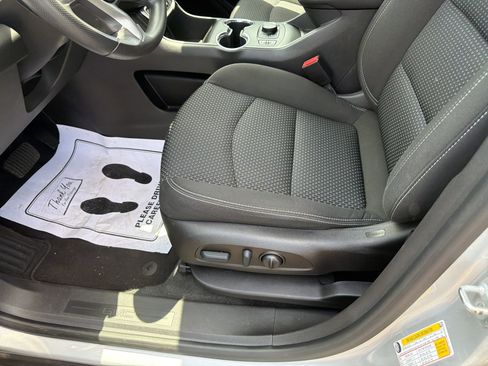 Used 2022 GMC Terrain SLE w/ Driver Convenience Package FWD image 30