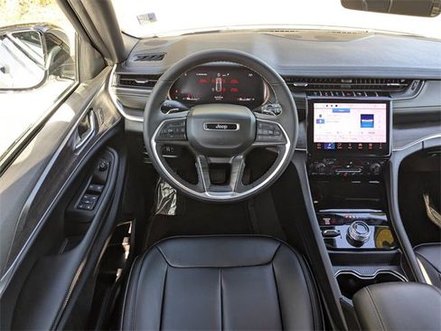 Certified 2025 Jeep Grand Cherokee Limited w/ Trailer Tow Package image 15