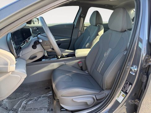 Used 2025 Hyundai Elantra SEL FWD image 6