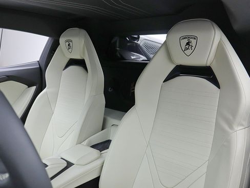 Used 2025 Lamborghini Revuelto AWD/4WD image 33