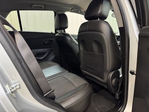 Used 2018 Chevrolet Trax LT w/ LT Convenience Package image 23