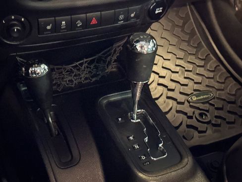 Used 2013 Jeep Wrangler Unlimited Rubicon w/ Dual Top Group image 19