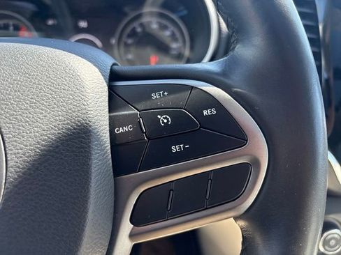Used 2019 Jeep Cherokee Limited AWD/4WD image 29