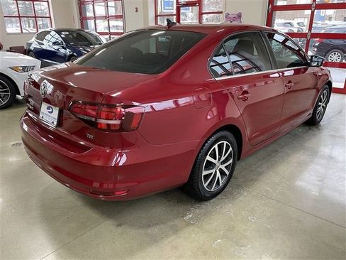 Used 2017 Volkswagen Jetta SE image 6