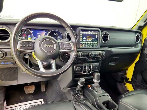 Used 2023 Jeep Wrangler Unlimited Sahara w/ Cold Weather Group AWD/4WD image 11