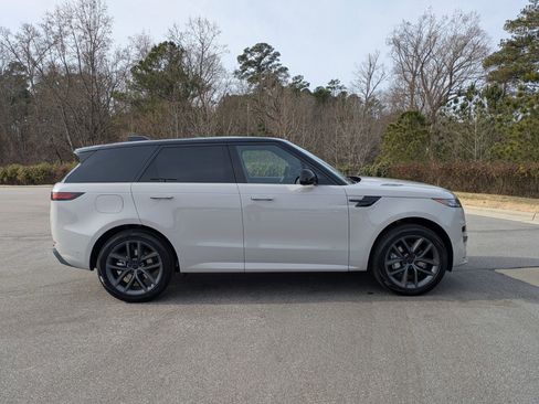 New 2026 Land Rover Range Rover Sport Dynamic SE image 4