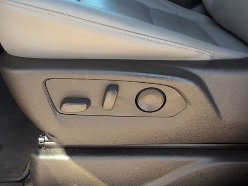 Used 2024 Chevrolet Suburban LT image 14