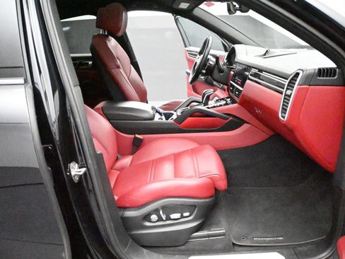 Used 2021 Porsche Cayenne Coupe w/ Premium Package image 14