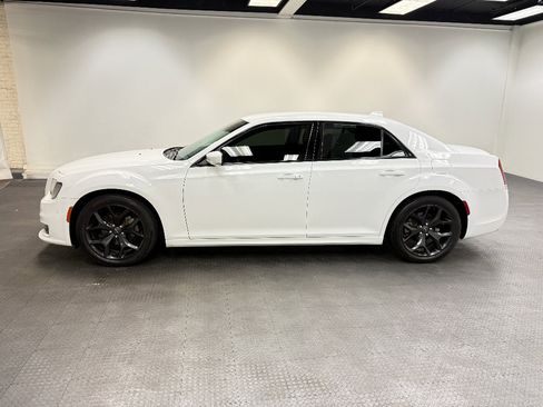 Used 2021 Chrysler 300 Touring L RWD image 2