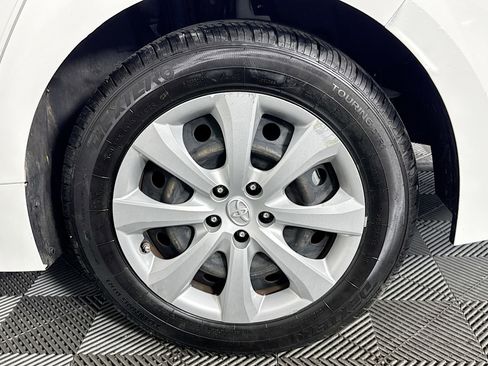 Used 2022 Toyota Corolla LE image 35