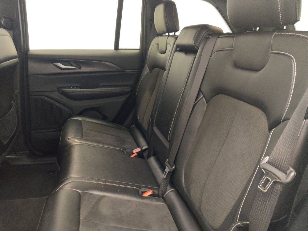 Used 2023 Jeep Grand Cherokee Altitude RWD image 18
