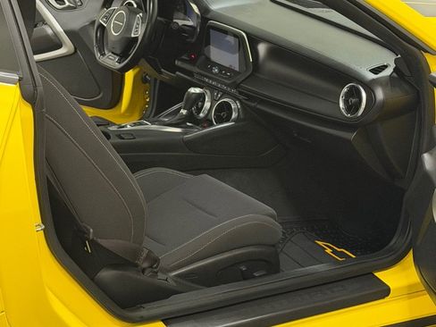 Used 2017 Chevrolet Camaro SS RWD image 6