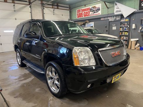 Used 2013 GMC Yukon Denali image 2