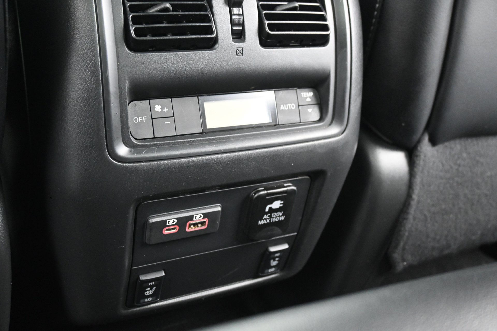 Used 2019 Nissan Pathfinder Platinum AWD/4WD image 18