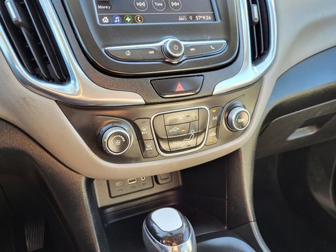 Used 2020 Chevrolet Equinox LS w/ LS Convenience Package image 28