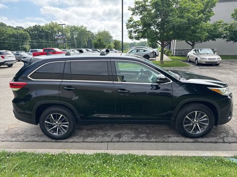 Used 2017 Toyota Highlander XLE FWD image 4
