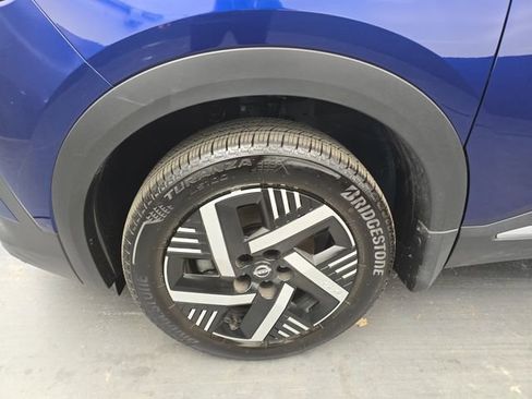 Used 2025 Nissan Kicks SV image 15