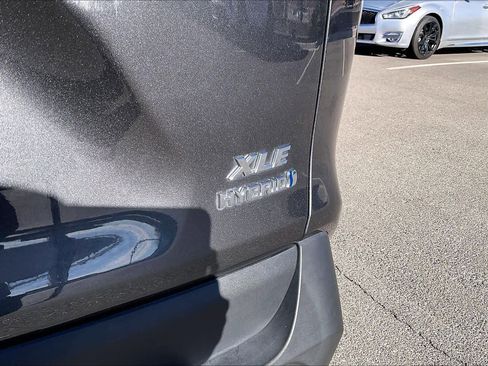 Used 2022 Toyota RAV4 XLE w/ Convenience Package image 9