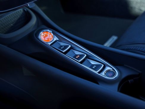 Used 2025 McLaren Artura image 12