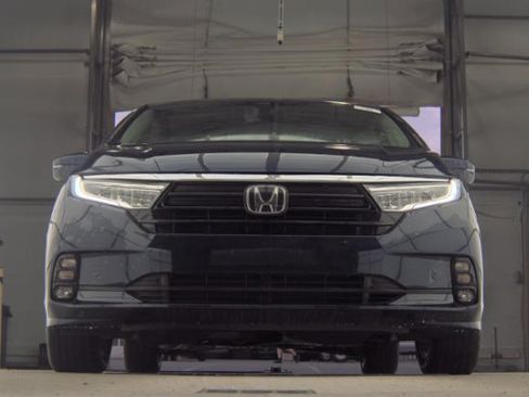 Used 2023 Honda Odyssey Elite image 2