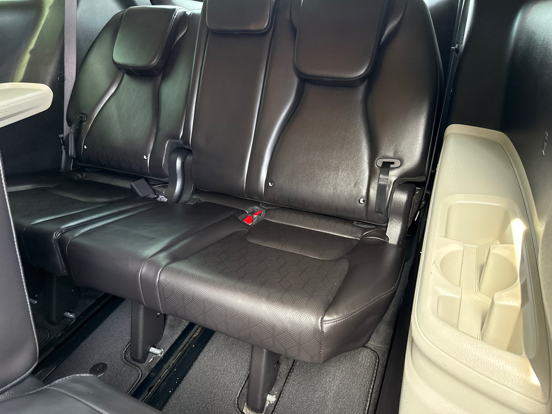 Used 2023 Kia Carnival EX FWD image 17