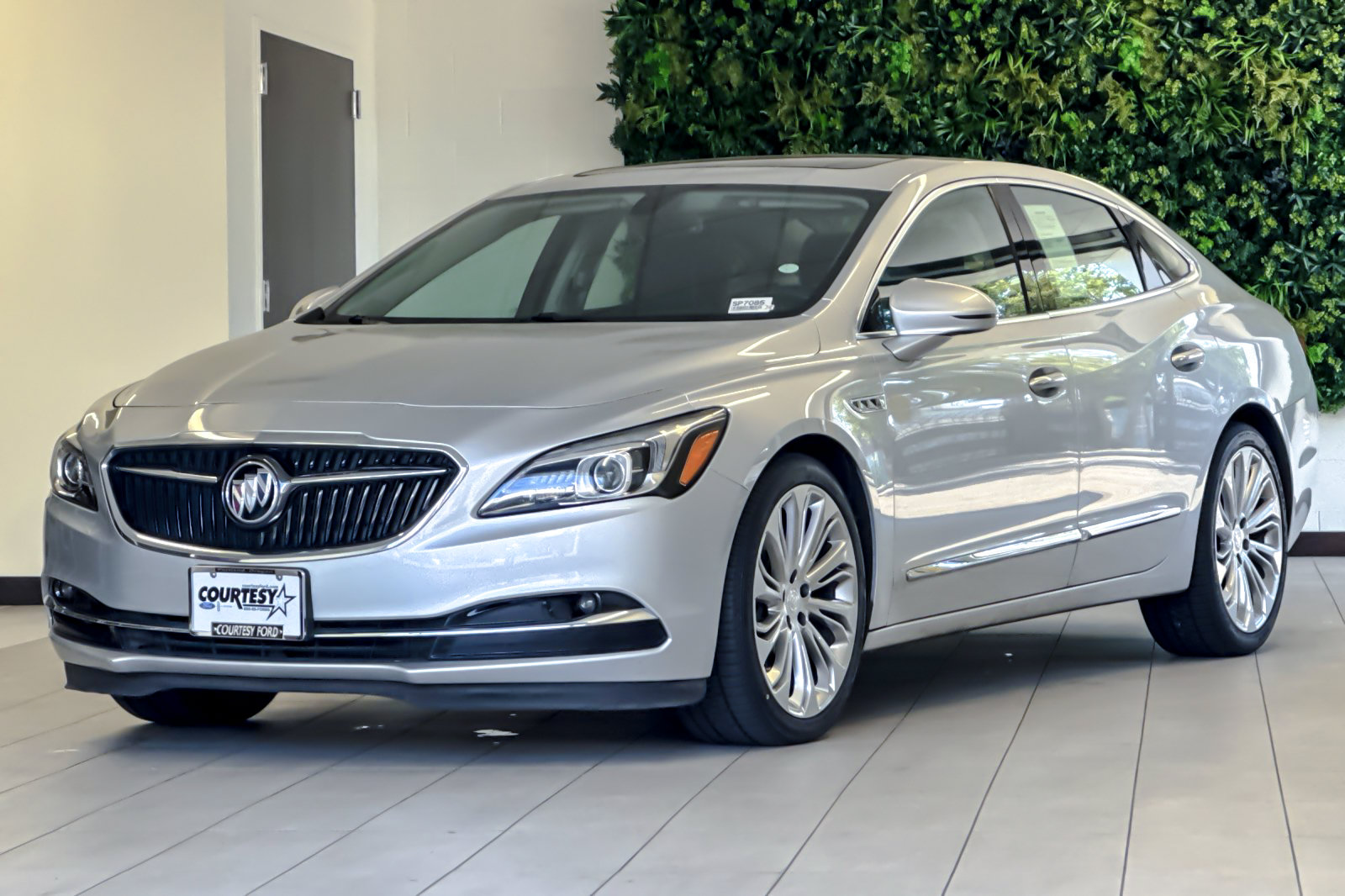 Used 2017 Buick LaCrosse Essence w/ Dynamic Driver Package FWD image 8