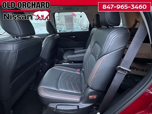 Used 2023 Nissan Pathfinder Platinum image 11