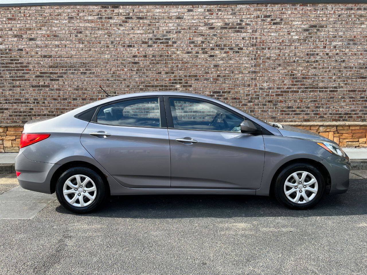Used 2013 Hyundai Accent GLS FWD image 6