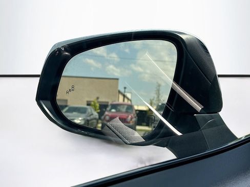 Used 2022 Toyota Highlander XLE AWD/4WD image 23