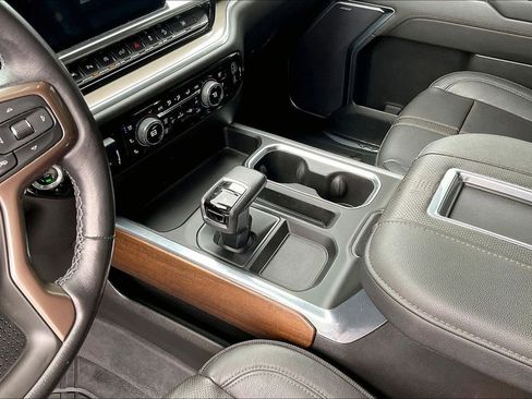 Used 2022 Chevrolet Silverado 1500 High Country w/ Technology Package image 19