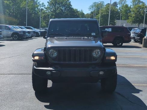 Certified 2025 Jeep Gladiator Sport AWD/4WD image 8