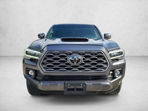 Used 2022 Toyota Tacoma TRD Sport w/ Technology Package RWD image 2