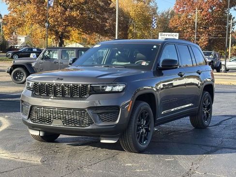 New 2025 Jeep Grand Cherokee Altitude image 26