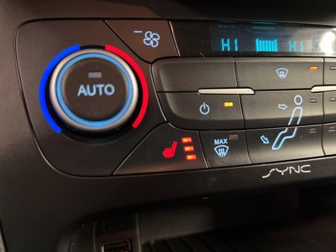 Certified 2018 Ford Focus SE w/ Cold Weather Package image 14