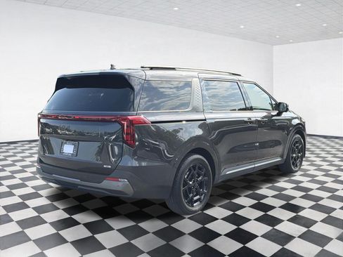 Used 2025 Kia Carnival SX w/ SX Dark Edition Package FWD image 4