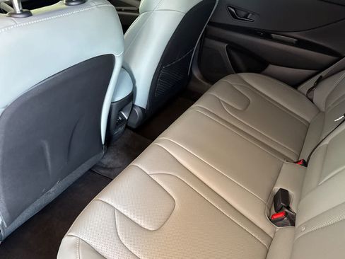 Used 2025 Hyundai Elantra Limited FWD image 12