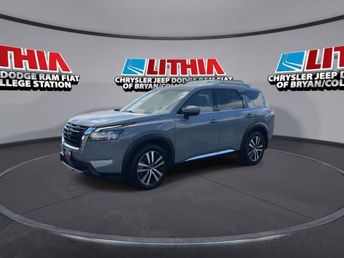 Used 2024 Nissan Pathfinder Platinum w/ Cargo Package FWD image 4