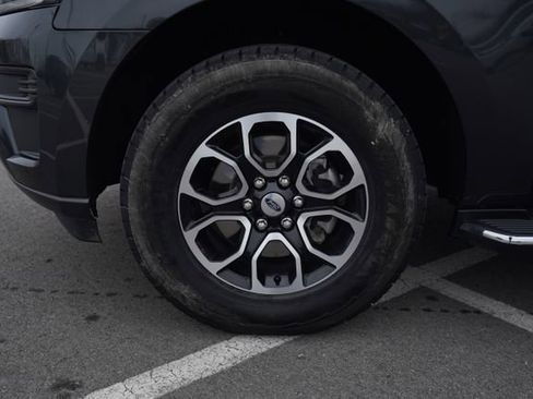 Used 2023 Ford Expedition XLT image 10