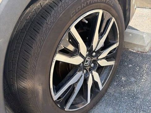 Used 2019 Honda Pilot Touring image 17