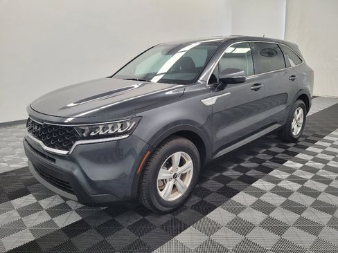 Used 2023 Kia Sorento LX FWD image 2