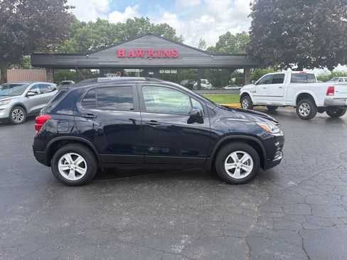 Used 2022 Chevrolet Trax LT w/ Premium Seat Package AWD/4WD image 4